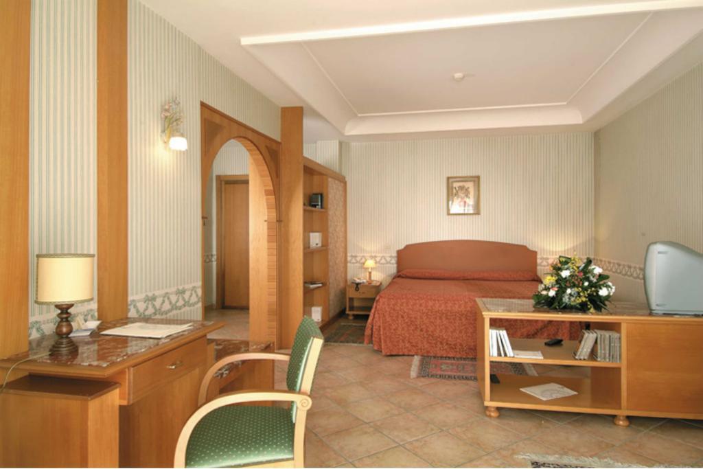 American Hotel Ποτσουόλι Εξωτερικό φωτογραφία